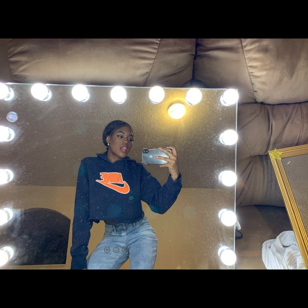 VINTAGE CROPPED NIKE HOODIE